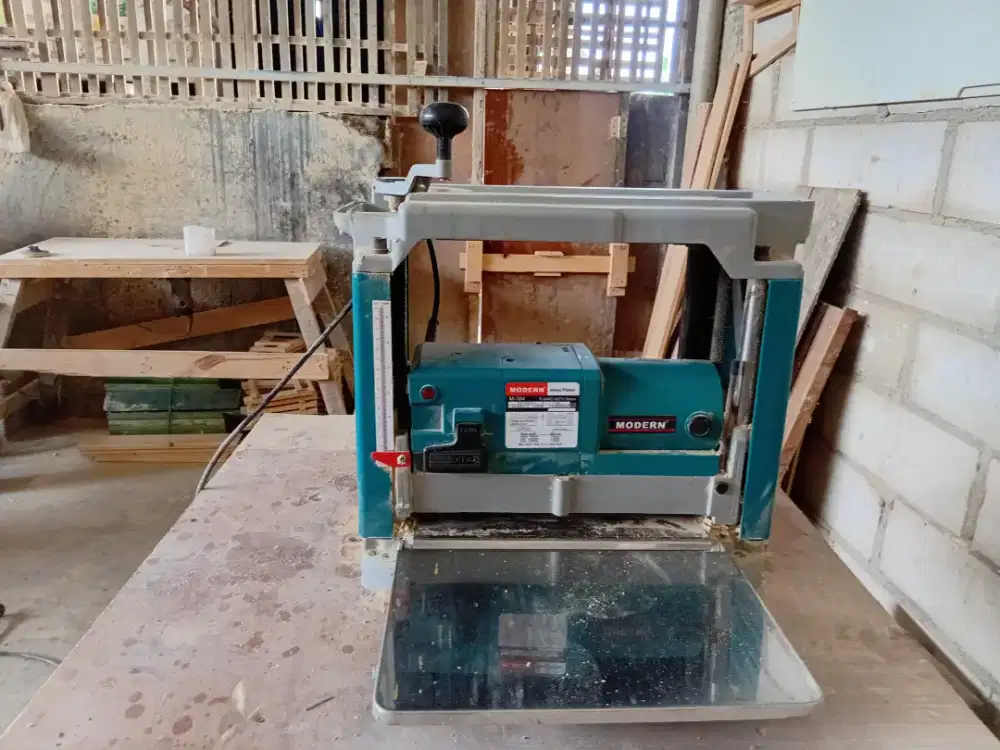 Mesin serut kayu modern M-304