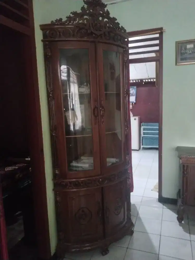 Di jual lemari sudut