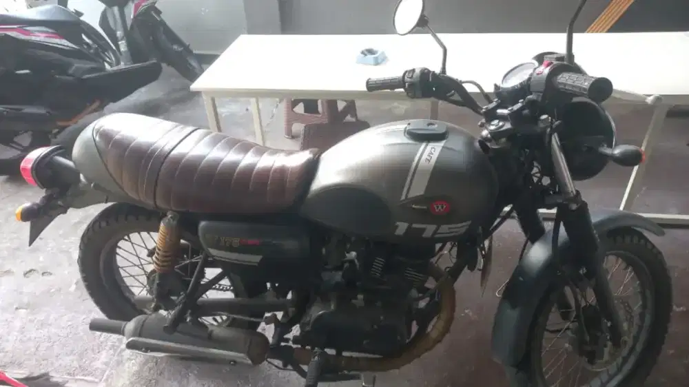 Kawasaki w 175 cafe