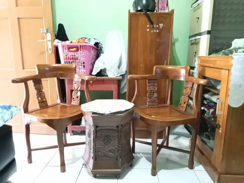 Jual kursi lengkap dengan meja