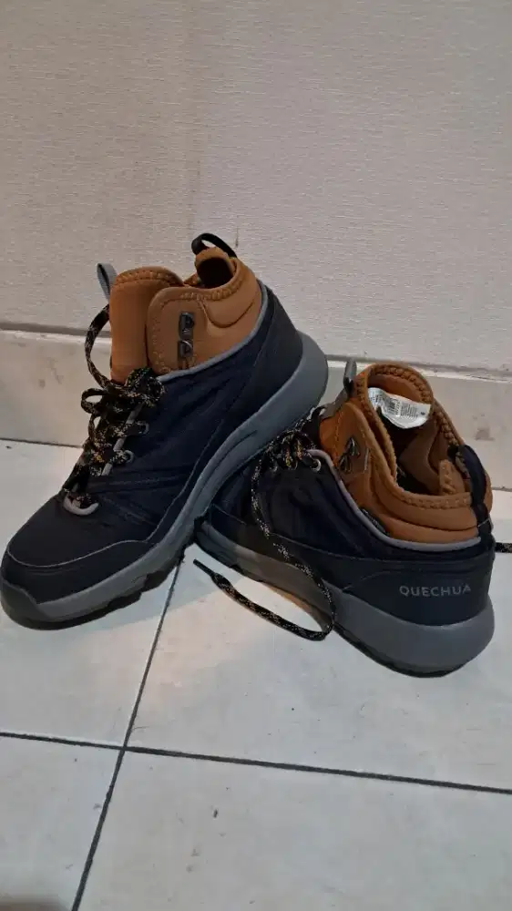 Sepatu Hiking Wanita