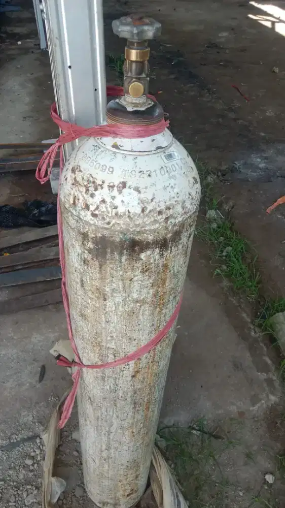Tabung oksigen .