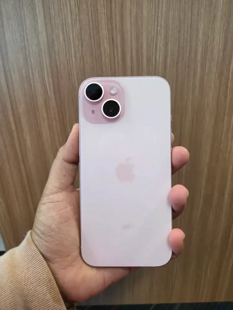 iPhone 15 pink 128gb masih garansi ibox mulus