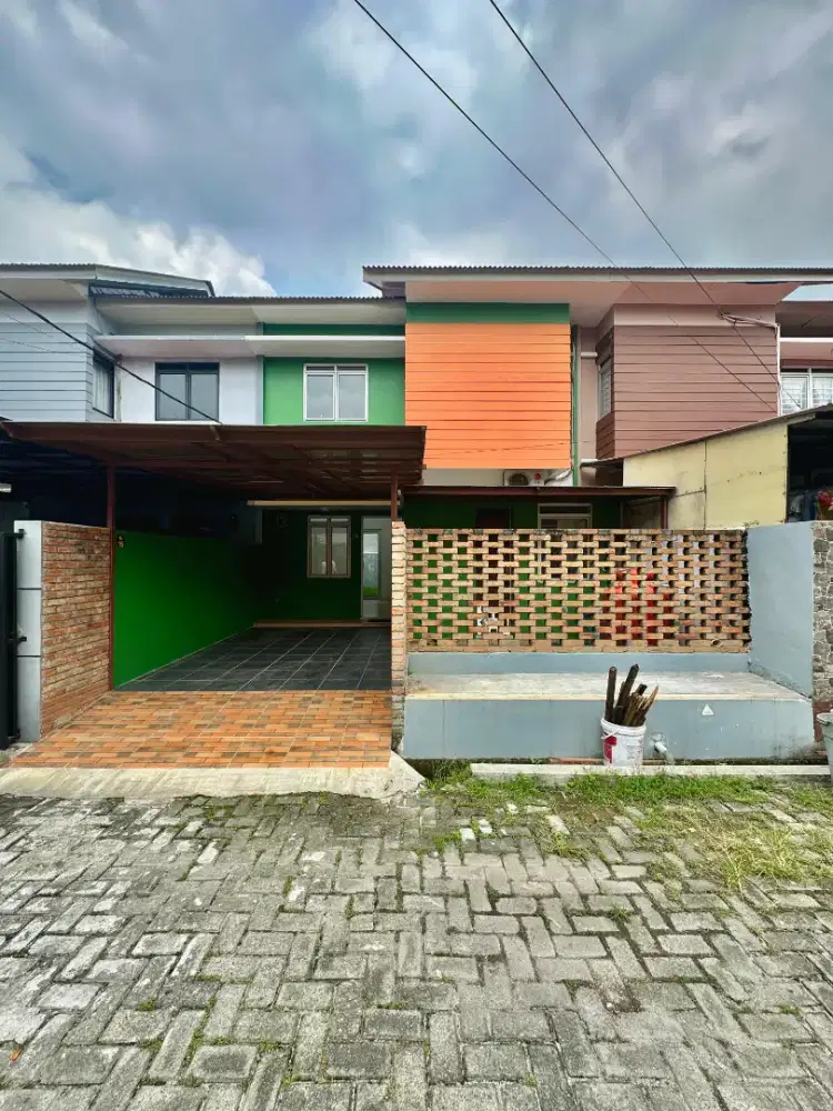 RUMAH KOMPLEK DAERAH RINGROAD KOMPLEK