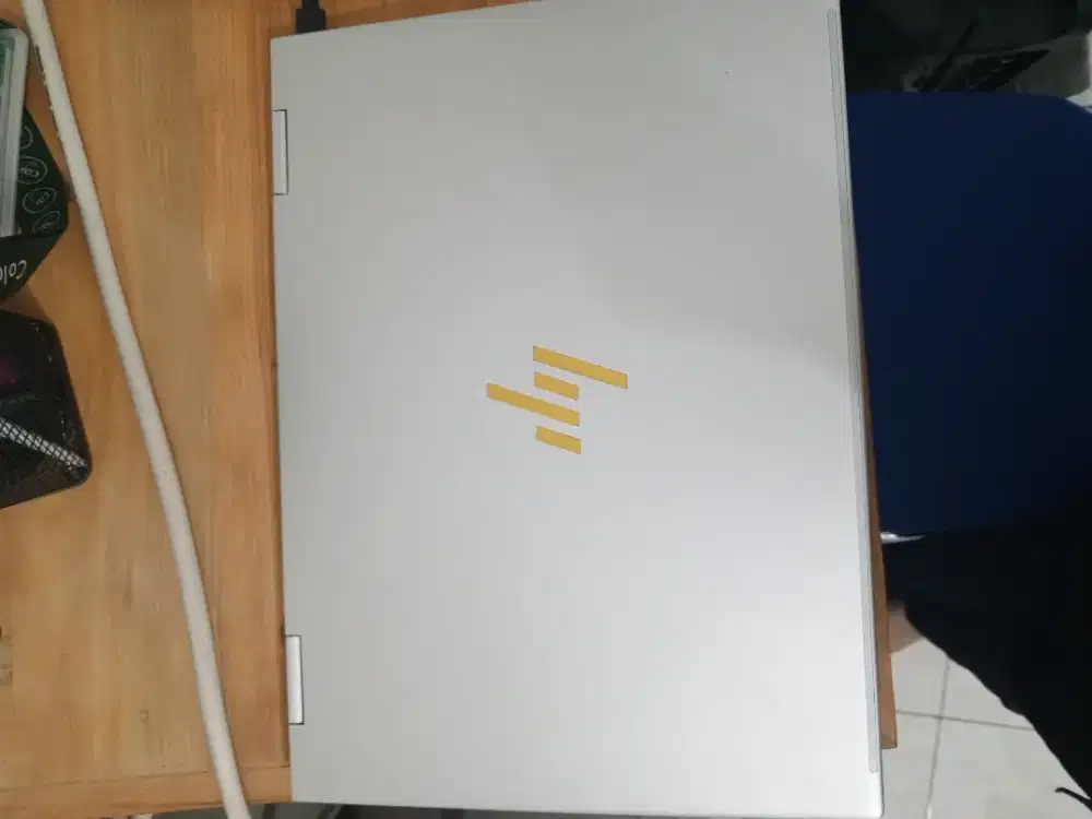 Laptop HP Envy X369 warna silver