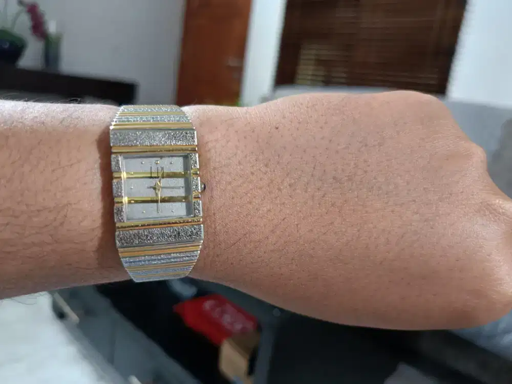 Jam Tangan Vintage Dunhill Tank kondisi normal siap pakai