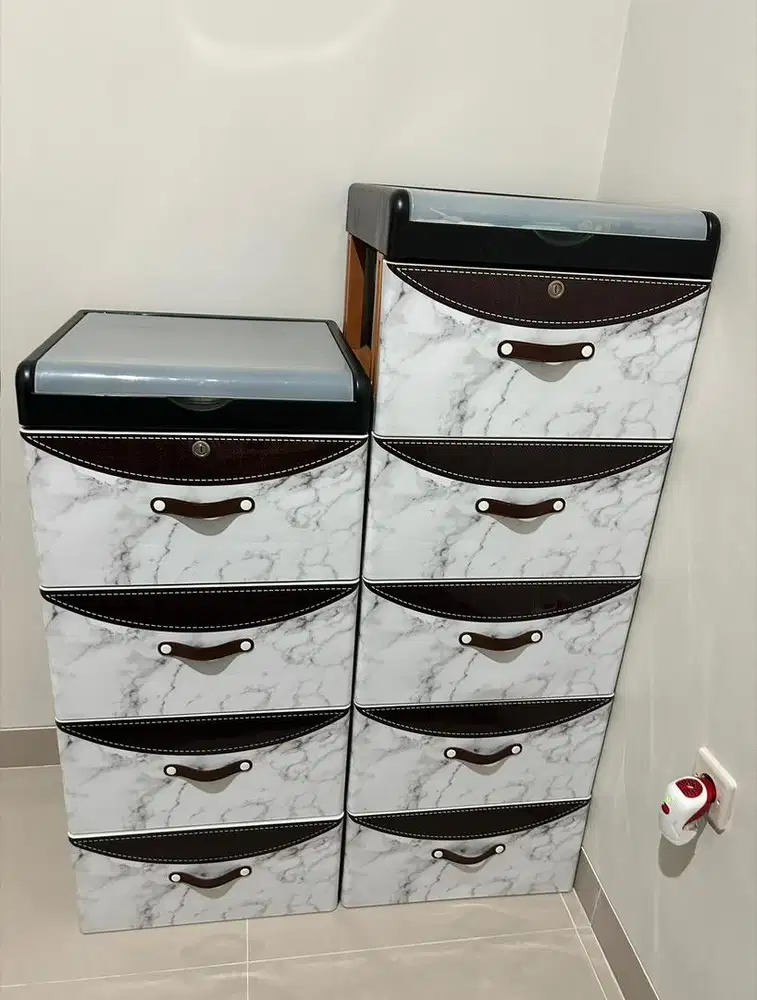 Lemari pakaian 4 laci dan 3 laci