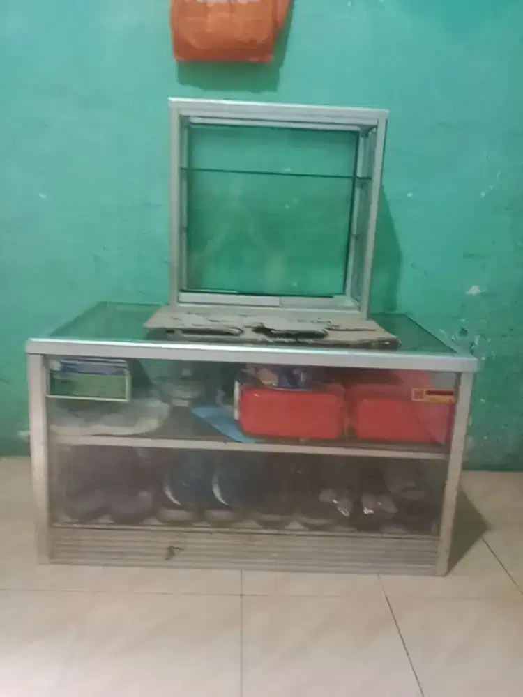 Etalase warung kaca
