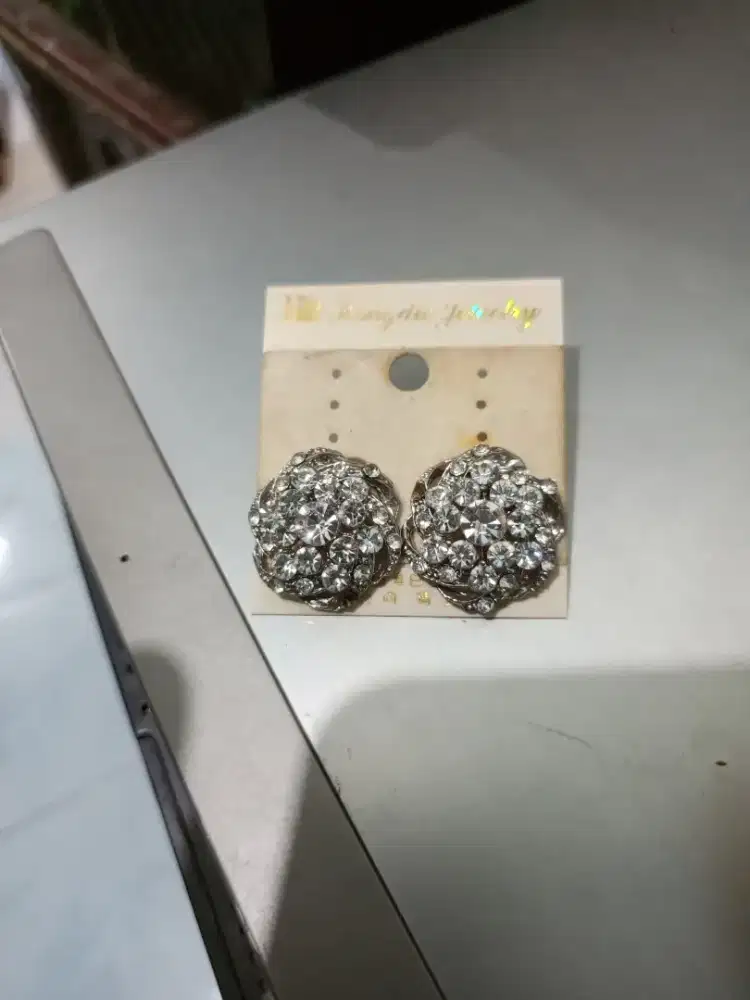 Anting jepit giwang