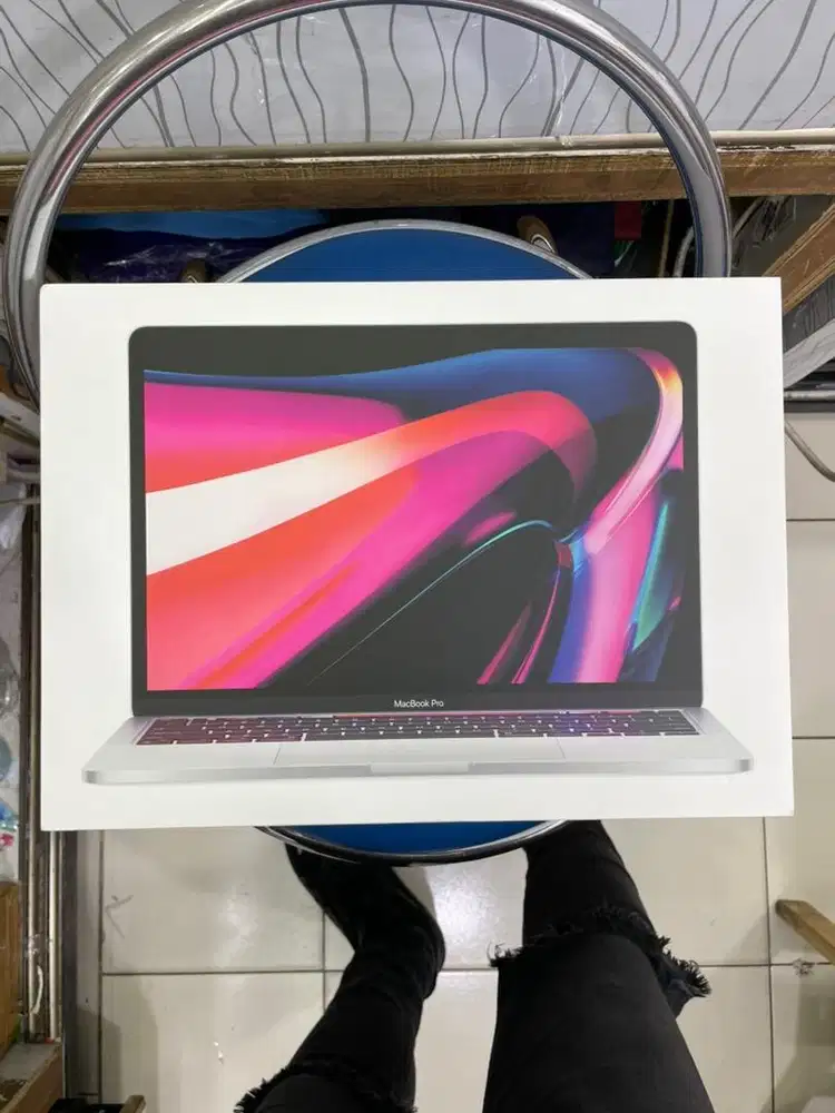 Macbook pro m2 13 inch 8/512 ex inter
