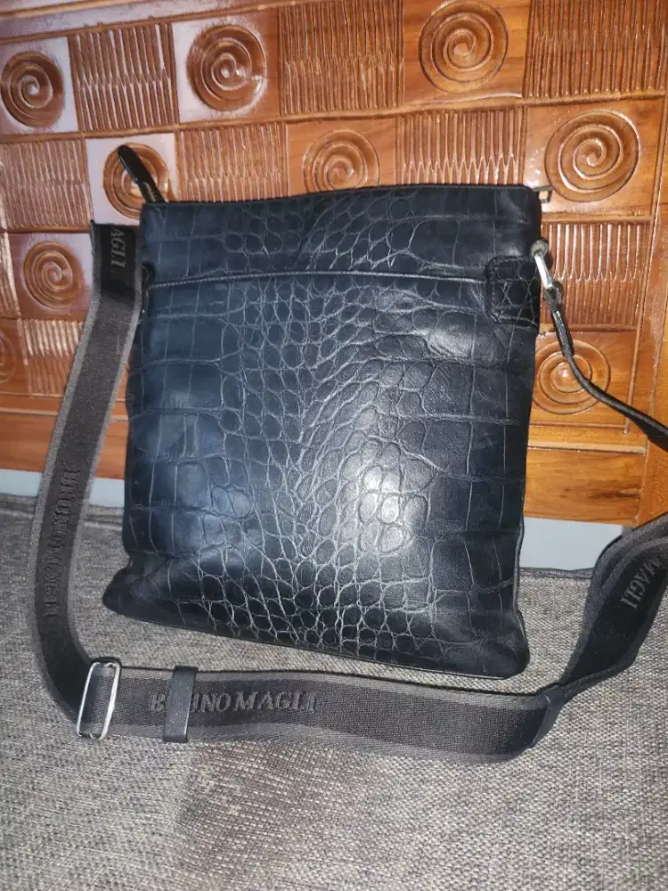 Preloved tas bruno magli kulit tebal asli sz 25 x 26 cm