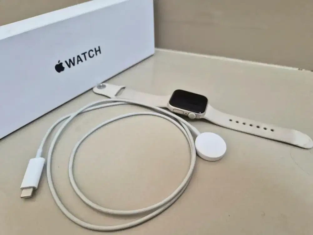 Apple Watch SE SE Gen 2 40mm Starlight Aluminium (Bekas Mulus)