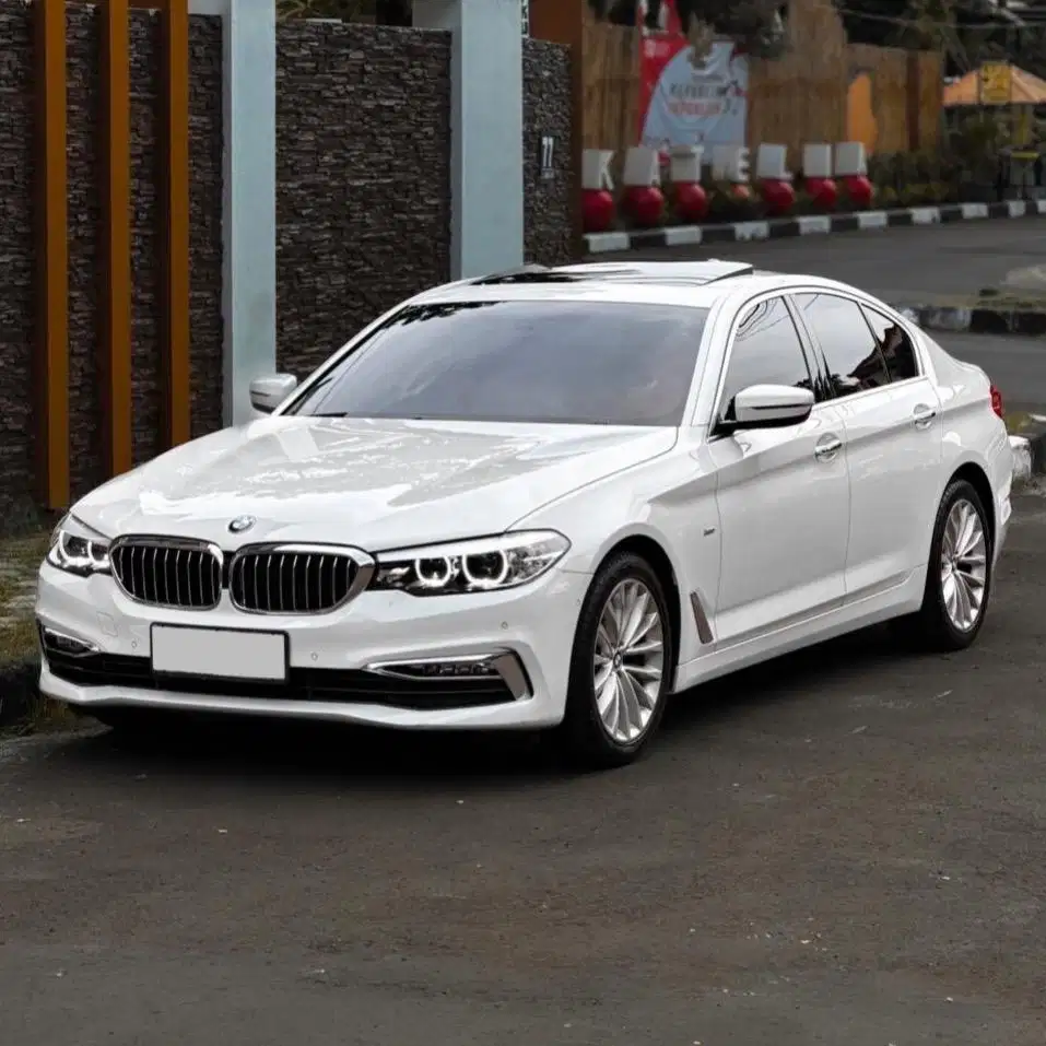 (CASH) BMW G30 530i Luxury 2018