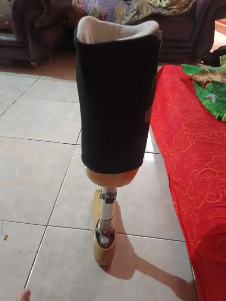 Kaki palsu bagian kiri