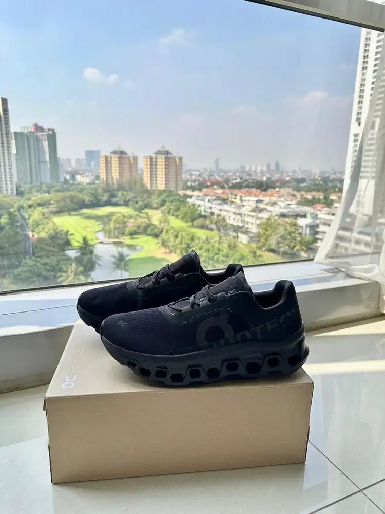 ON CLOUD SHOES BLACK