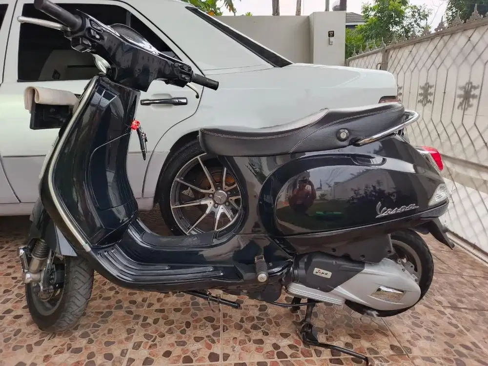 Motor Vespa Matic LX125i, bagus sekali