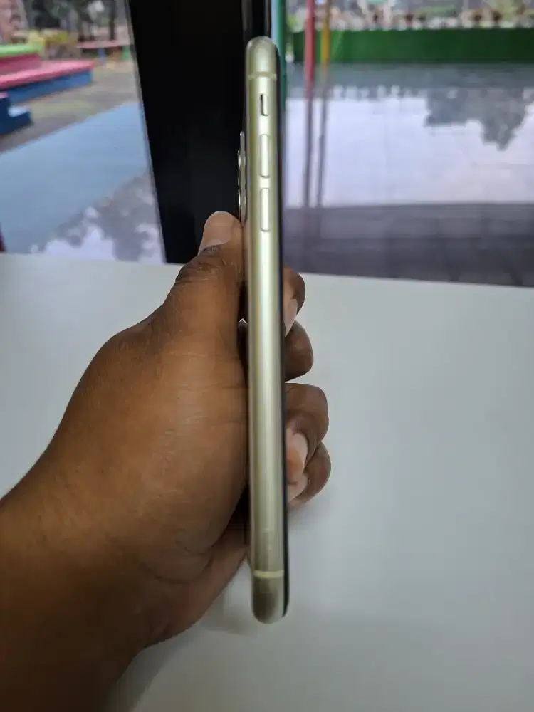 Dijual iphone 11 inter 64Gb