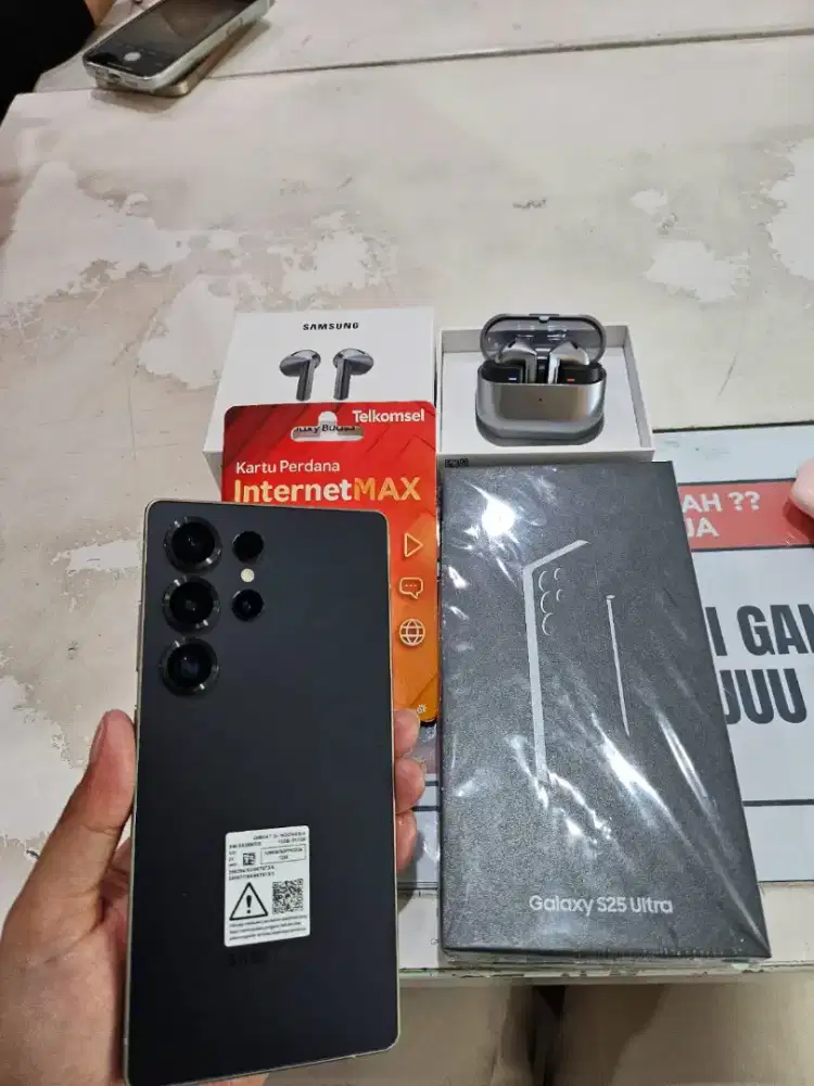 Samsung s25 Ultra fre buds 3pro + Speker premium