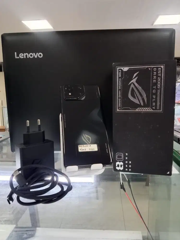 Asus ROG phone 12/256 segel aman garansi,minus lecet pemakaian