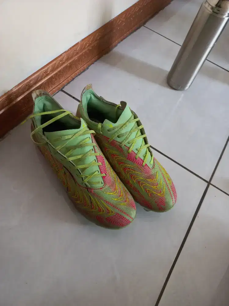 Sepatu specs deviant pro