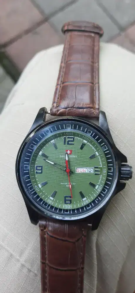 Jam tangan Pria Quartz batere