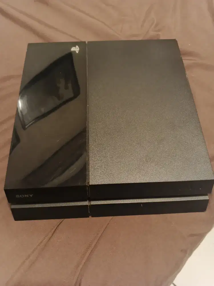 PS 4 Ori + 2 BD (boleh request)dan Stik 1