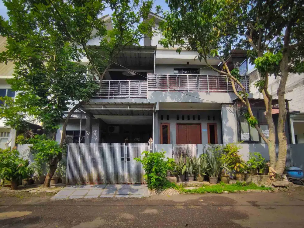 Dijual murah rumah mewah dan luas 3 lantai di bawah NJOP di GDC, CILODONG