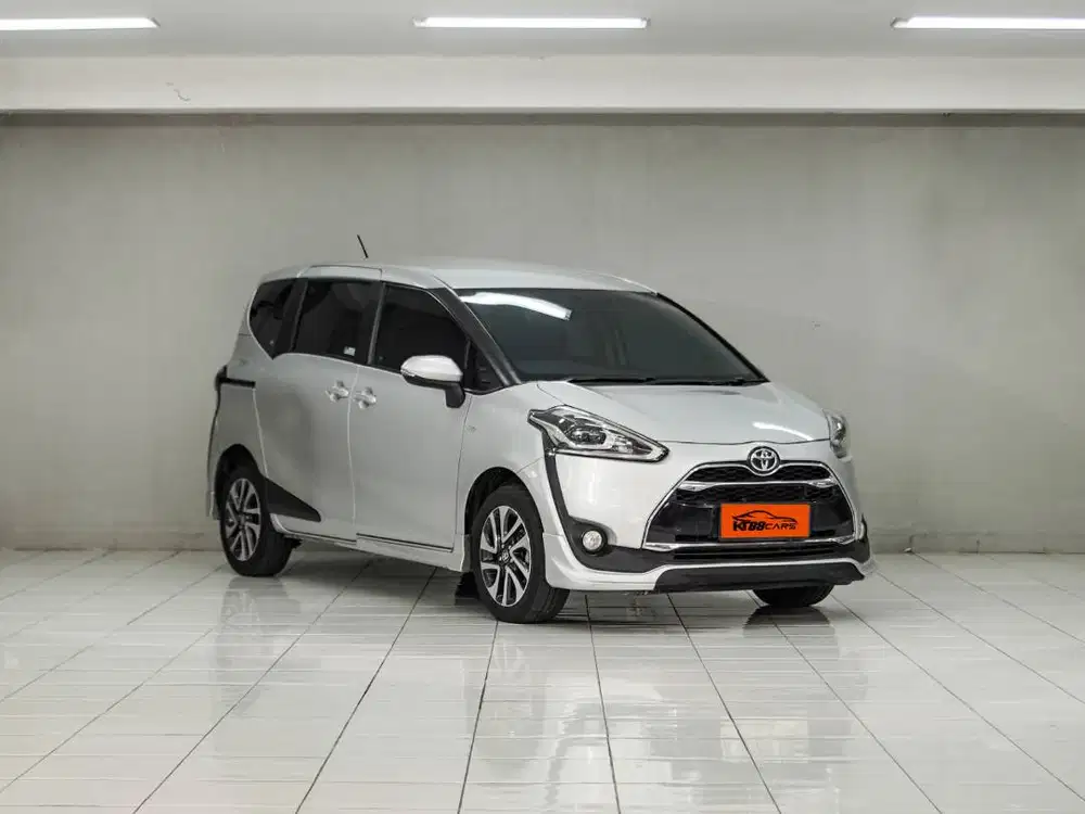 Toyota Sienta Q 1.5 2018 pemakaian 2019 silver matic