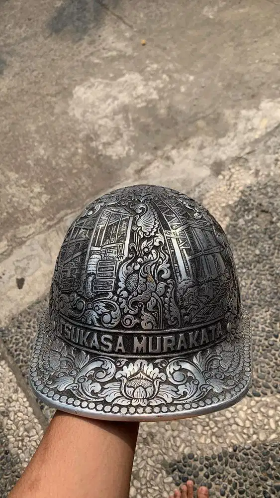 Helm ukir antik