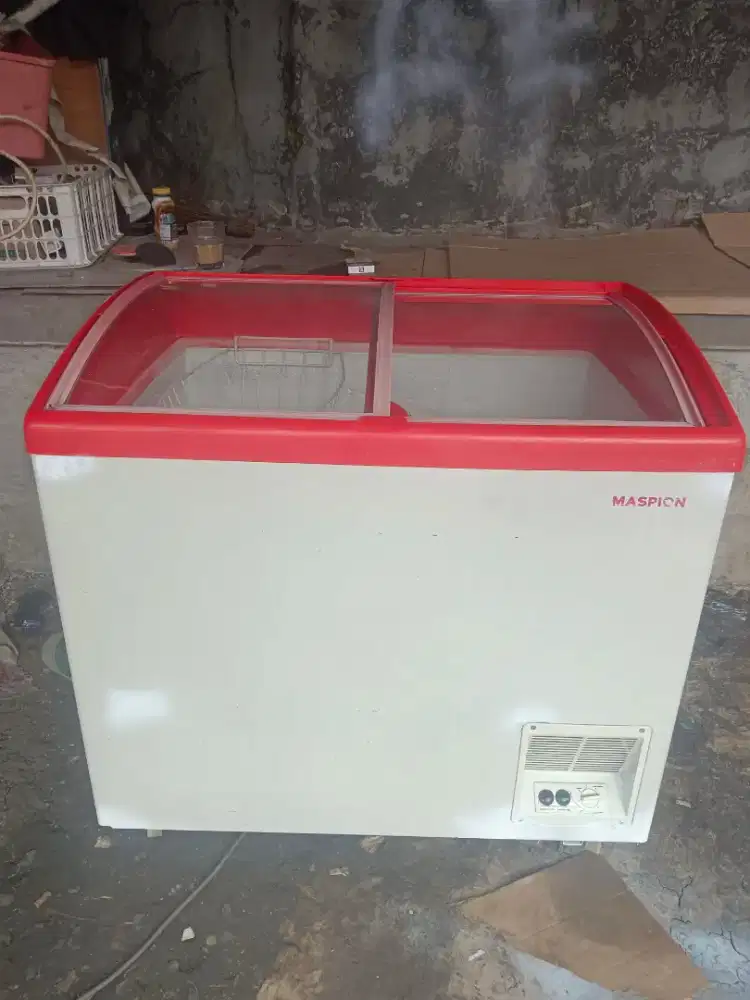 Frezer maspion 200 liter kaca