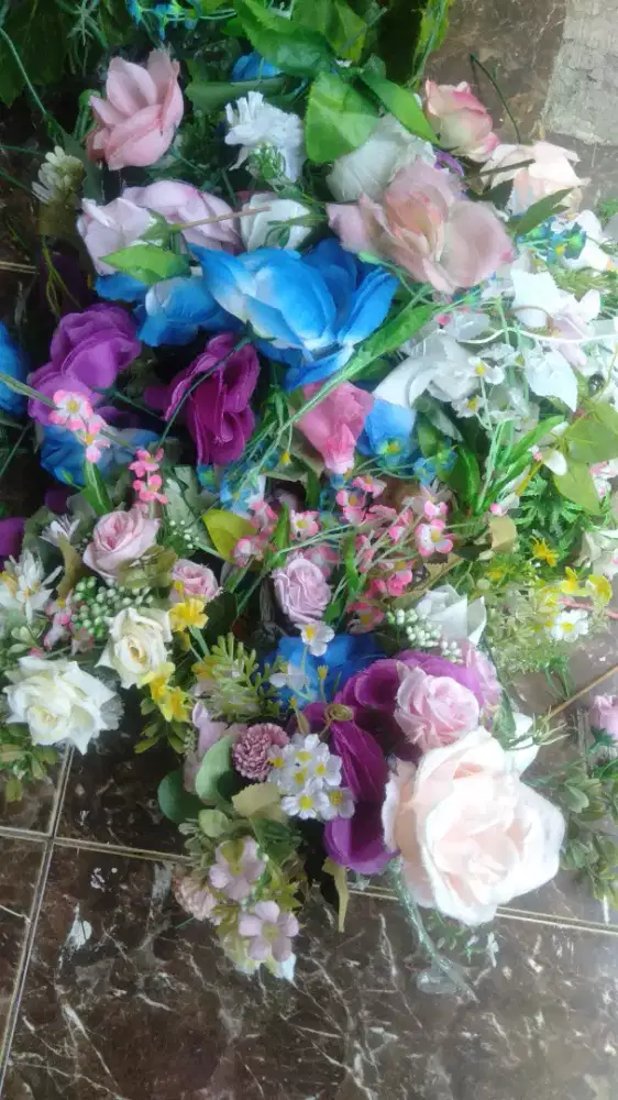 Dijual daun plastik dan bunga plastik untuk dekorasi