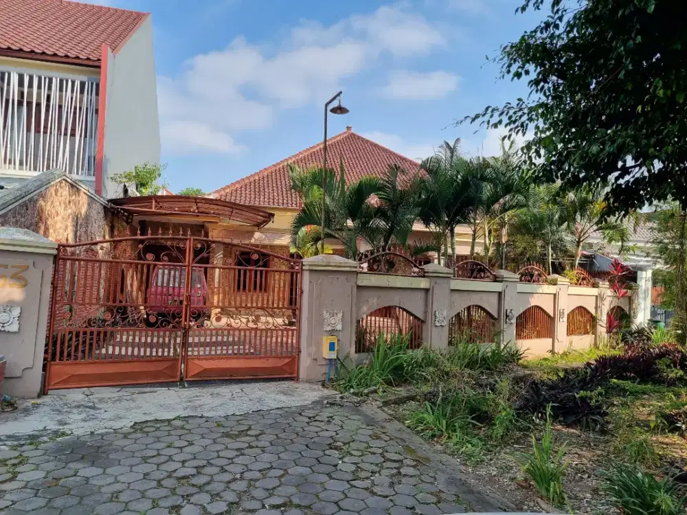 Disewakan rumah luas dan strategis jl cenggerayam 63 kota malang