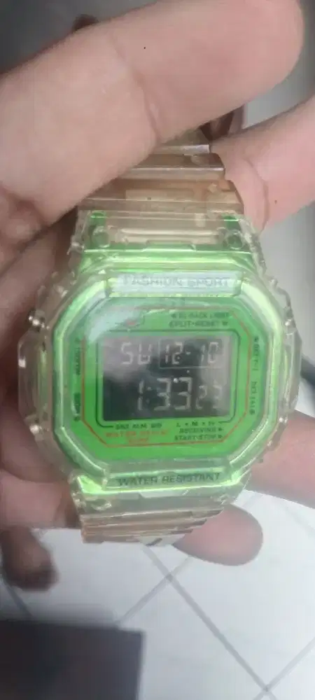 Jam tangan pria anti air