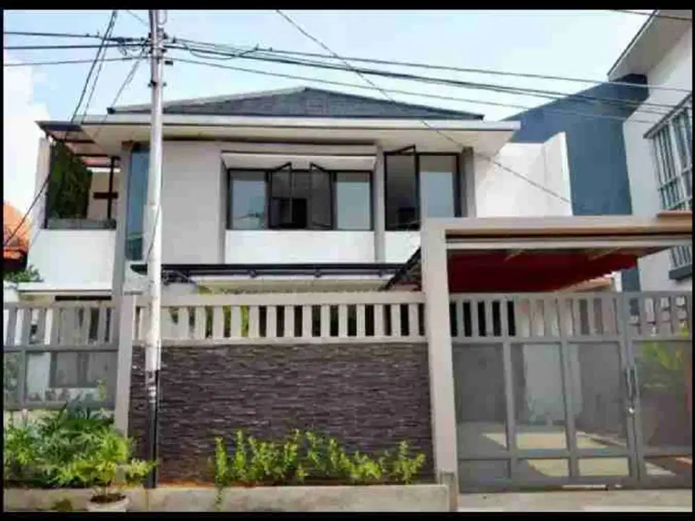 Disewakan rumah 2 lt di Radio Dalam lt 200 m2 lb 300 m2 ada 4+1 kt 4+1 km semi furniture siap huni, survei yuk segera!!