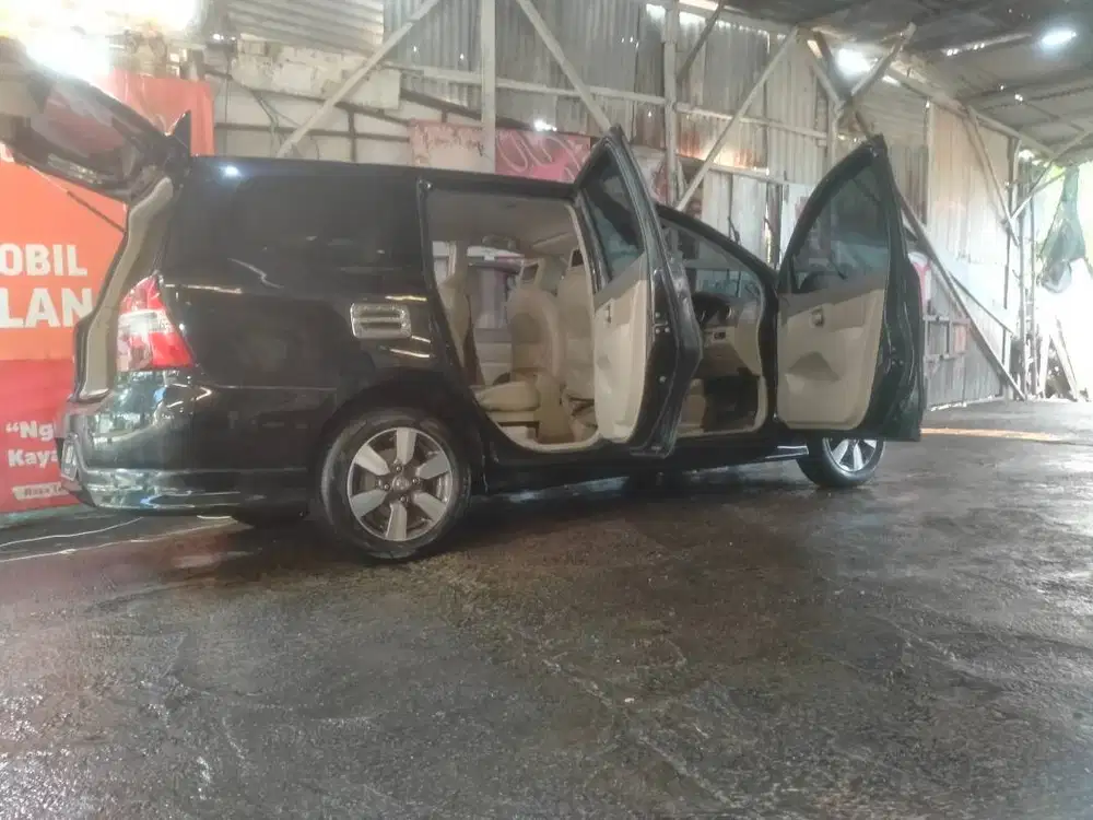 DI JUAL GRAND LIVINA TYPE HWS AUTOMATIC TAHUN 2011