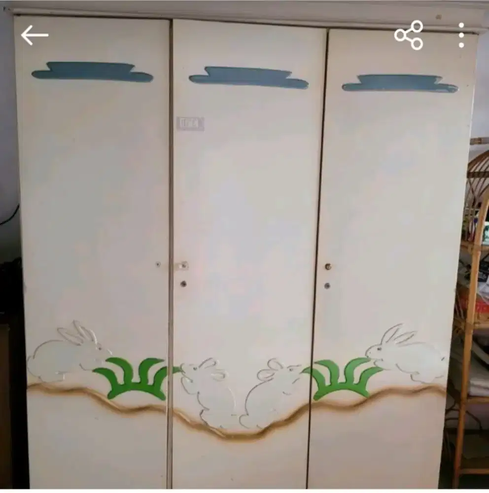 Lemari Baju 3 Pintu Besar Ukiran Rabbit Tempah