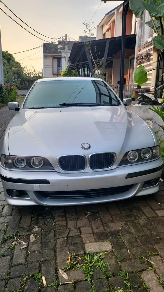 BMW 528i 2000 Bensin