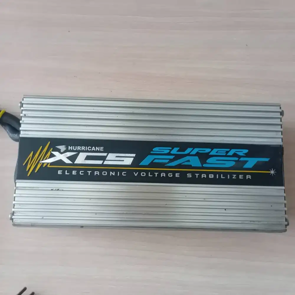 Hurricane XCS Super Fast 12V – Voltage Stabilizer Mobil (Preloved Ori)