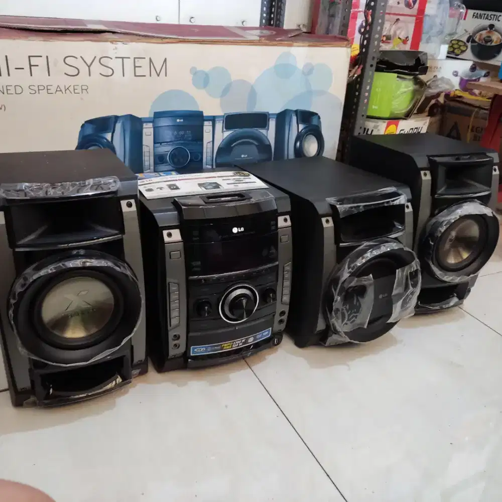 LG Mini Hifi Tape Compo DVD Radio