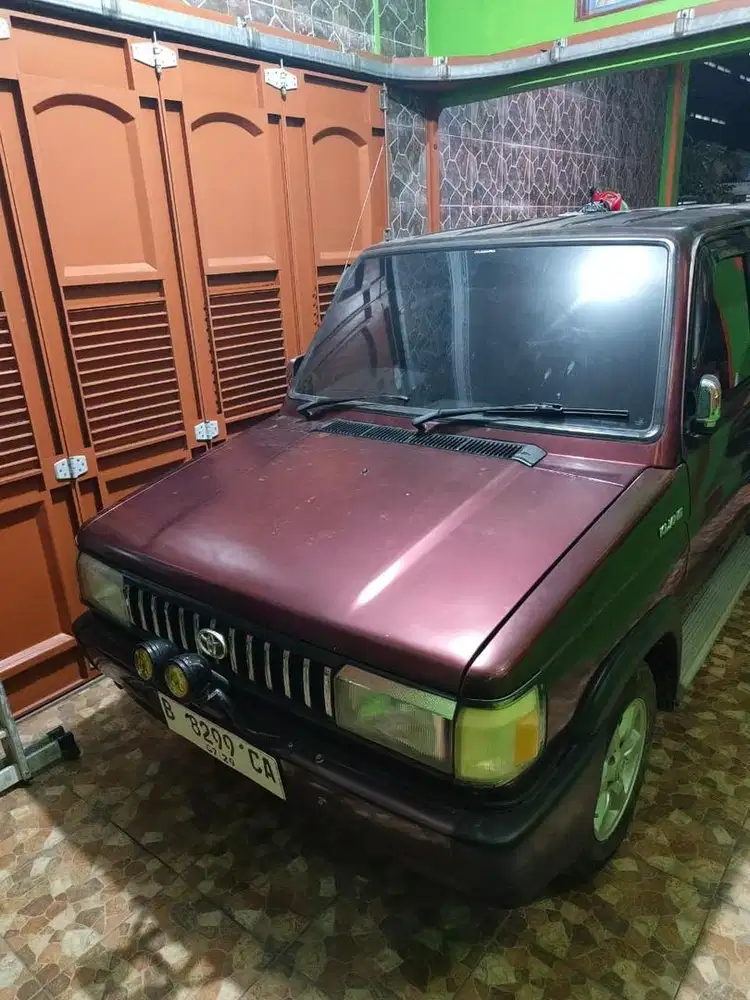 Dijual Kijang Super thn.1995 (maroon)