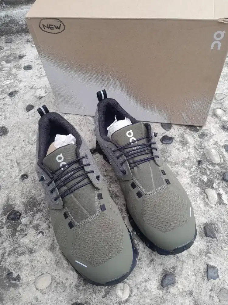 Sepatu on Cloud 5 Waterproof Green Mens Original Like New