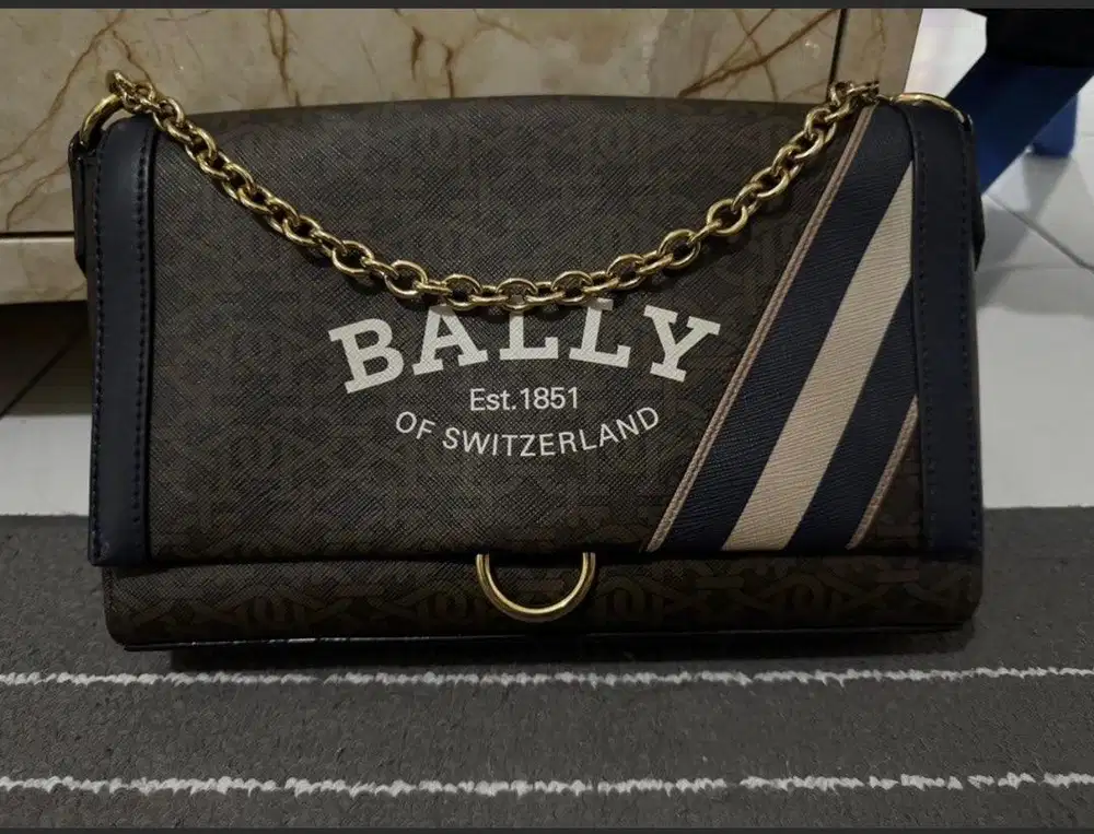 Bally Authen beli di butik Bally PS