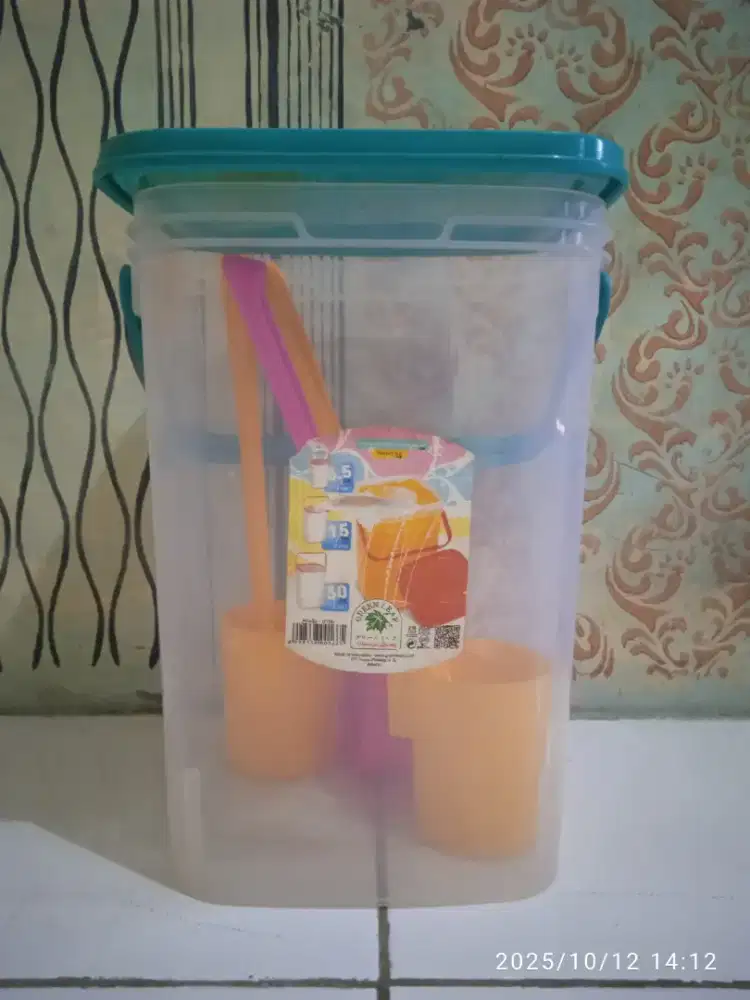 Cooler box merk green leaf + 3 pcs gayung