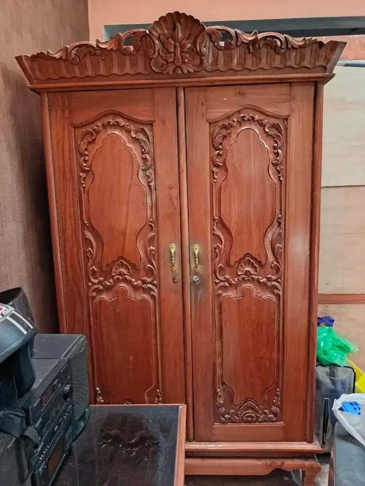Dijual lemari ukir Jati klasik