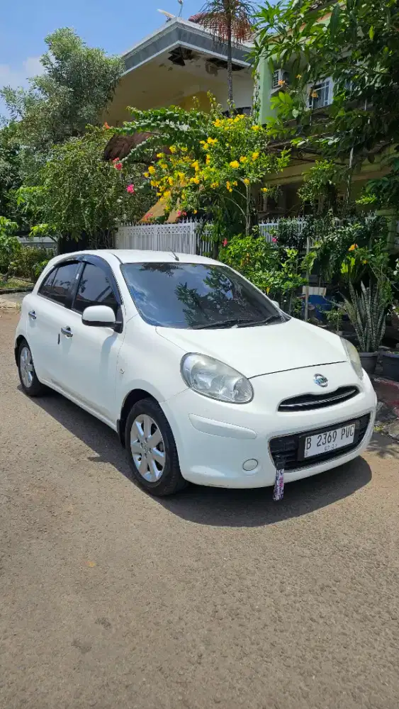 Low Km 70 rb Nissan March Putih Mulus Terawat Pemakaian Pribadi