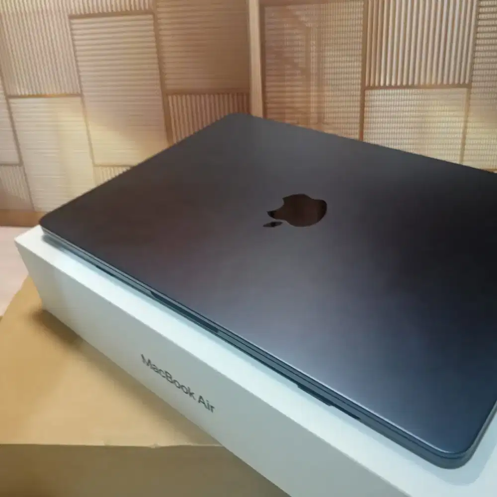 MACBOOK AIR M3 16/256 GARANSI RESMI 1 TAHUN