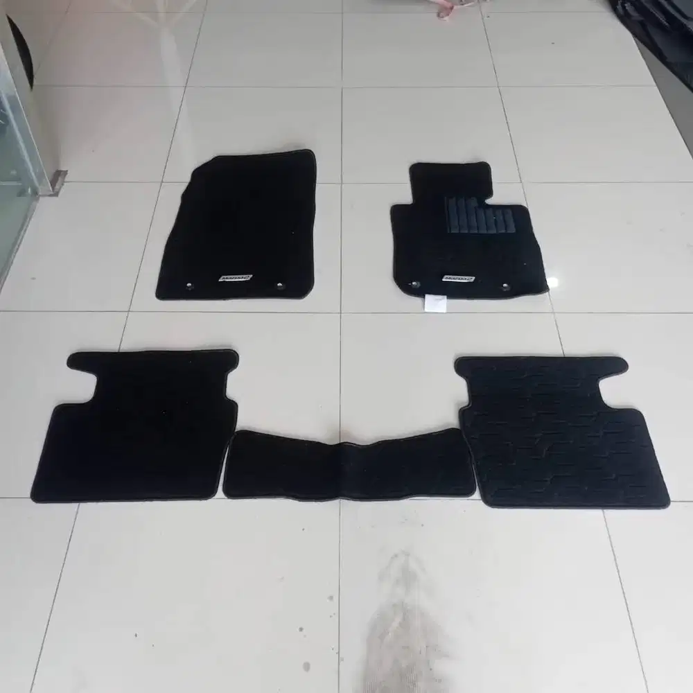 Karpet Lantai OEM Mazda 2 – 5 pcs, Velour Hitam, Copotan Asli