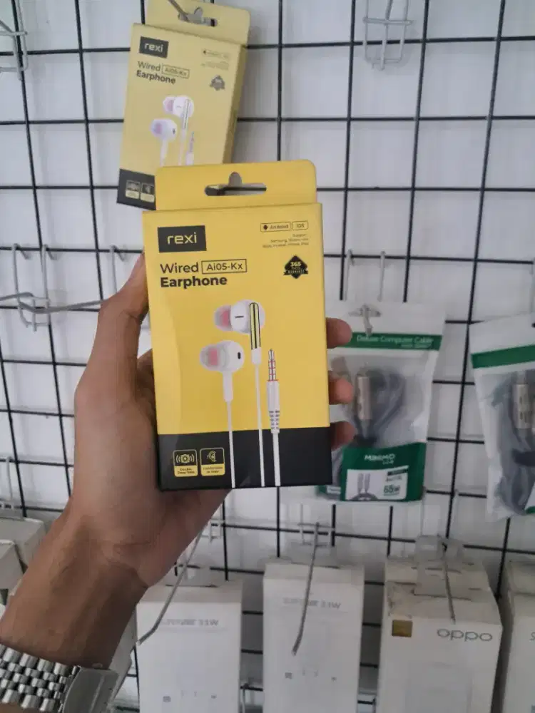 Earphone in ear karet