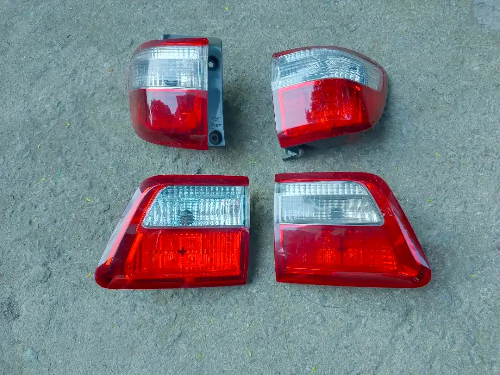 Stop lamp mampu belakang Fortuner 2010-2011 original