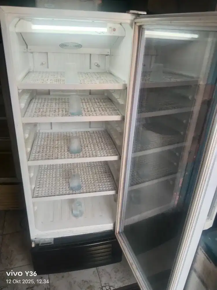 Di jual cepat pendingin minuman 4 rak